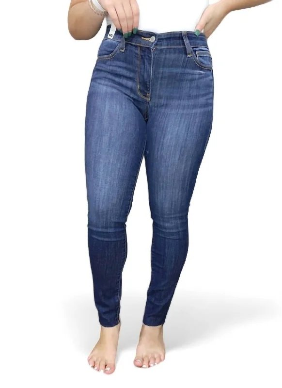 Unmissable Offers Await!Mid Rise Relaxed Fit Jean In Dark Denim