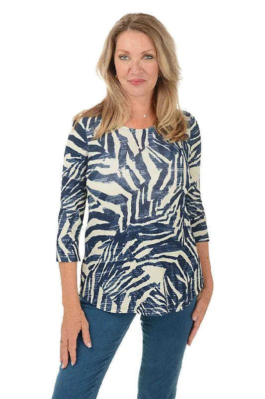 Buy More, Pay Less!Petite Sketched Animal Curved Hem Top