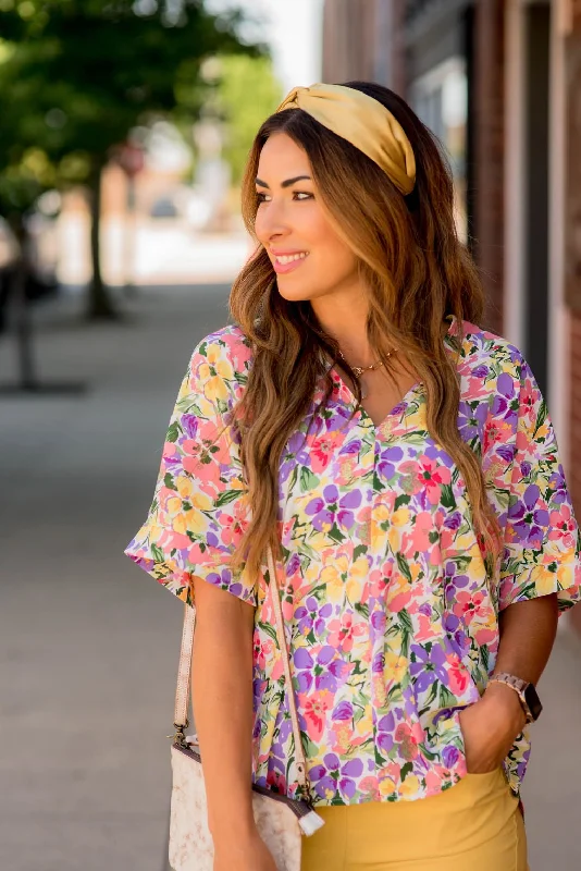 Buy One, Get One Free!Floral Mid Seam V Blouse