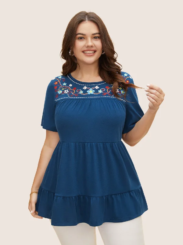 Hurry, Sale Ends Soon!Round Neck Floral Embroidered Gathered T-shirt